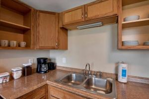 Gallery image of Lovely Unit in Historic SW Garden - 3 Queen beds in Clifton Heights
