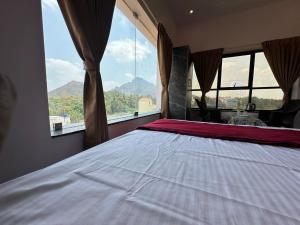 a large bed in a room with a large window at OM LINGESWARAN HOME STAY Tiruvannamalai in Tiruvannāmalai