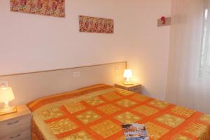 Postel nebo postele na pokoji v ubytování Two-Bedroom Villa in Bibione Pineda - Beahost