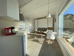 A kitchen or kitchenette at Agi Castell Mar