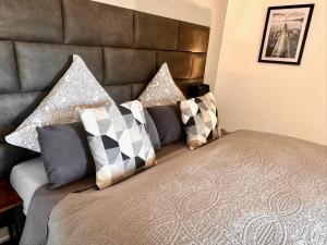 a bedroom with a large bed with pillows on it at 80qm Luxus Apartment mit großer Terrasse in Saarbrücken