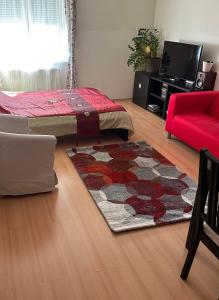 A seating area at Cozy Apartment in District 8