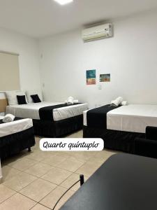 Ένα ή περισσότερα κρεβάτια σε δωμάτιο στο HOTEL ROCHA - Olímpia
