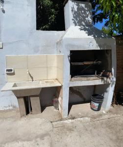 a pizza oven with a sink and a stove at Luz maria in Empedrado