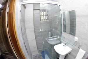 Un baño de Vovole Luxury Homes