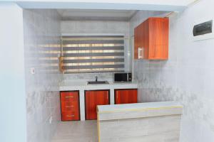 Una cocina o cocineta en Vovole Luxury Homes 2 fotos más