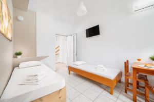 Posteľ alebo postele v izbe v ubytovaní Mylos Apartments Anissaras