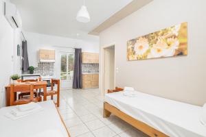Posteľ alebo postele v izbe v ubytovaní Mylos Apartments Anissaras
