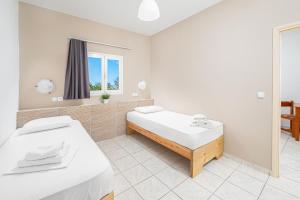 Posteľ alebo postele v izbe v ubytovaní Mylos Apartments Anissaras