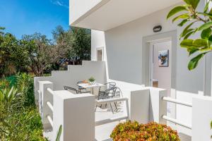 Balkón alebo terasa v ubytovaní Mylos Apartments Anissaras