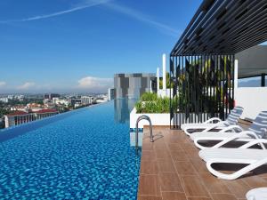 a swimming pool on the roof of a building at Ipoh Horizon Skypool Town Suites 4-11pax by IWH Suites in Ipoh