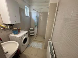 Et badeværelse på Imola apartman