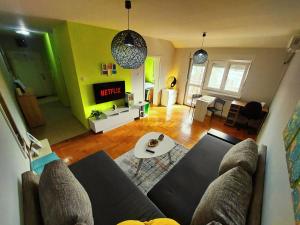 Ruang duduk di XO Apartman