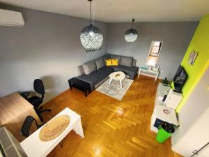 Ruang duduk di XO Apartman