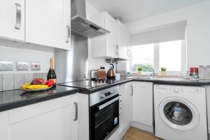 a kitchen with white cabinets and a dishwasher at Five Bedroom & Five Bathroom House - Netflix - WIFI - Garden - Off-Street - Parking 376M in Birmingham