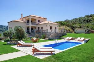 Πισίνα στο ή κοντά στο Villa Anatoli