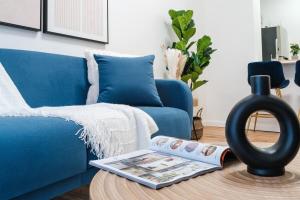 74-4A 2BR 2baths in Prime Upper West Side w d GYM的休息区