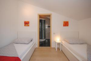 Postel nebo postele na pokoji v ubytování Red Sunset Apartments