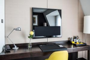 TV a/nebo společenská místnost v ubytování South Place Hotel