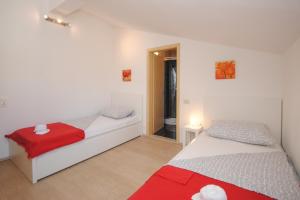 Postel nebo postele na pokoji v ubytování Red Sunset Apartments