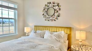 Postel nebo postele na pokoji v ubytování Luray Caverns New Townhome with 3 bedrooms with 1500sqft