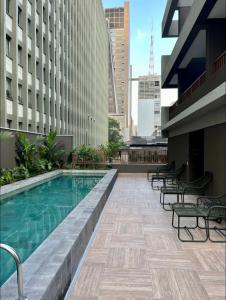 a swimming pool on the roof of a building at Studio bem localizado / Prox estação Trianon in São Paulo