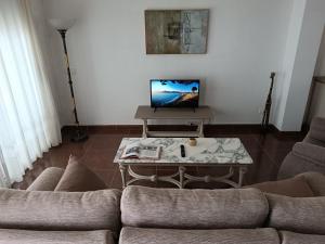 Μια τηλεόραση ή/και κέντρο ψυχαγωγίας στο Piso en primera línea de playa
