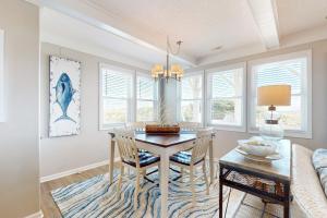 Gallery image of Relax to the Max in Emerald Isle