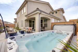 Πισίνα στο ή κοντά στο 12 Mi to Sand Hollow Spacious Home with Game Room