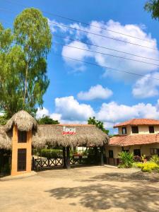 a building with a straw roof and a restaurant at Fincas Panaca Herreria 26 in Quimbaya
