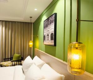 Postel nebo postele na pokoji v ubytování Hotel Wonder Hills,Har ki Pauri Road Haridwar