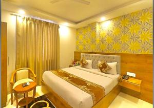En eller flere senge i et værelse på Hotel Qubic Stay Near Delhi Airport