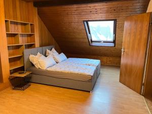 a bedroom with a bed in a room with a window at FerienWohnung A&S Heuchelheim in Heuchelheim