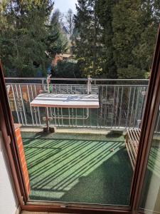 a balcony with a hammock on a metal railing at Ferienwohnung Blumenweg in Büchen
