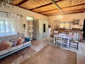 Η κουζίνα ή μικρή κουζίνα στο Rockey Mountain Bush lodge