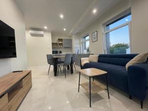 Χώρος καθιστικού στο Copernicus Sky Apartment