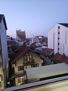 Nespecifikovaný výhled na destinaci Loznica nebo výhled na město při pohledu z apartmánu