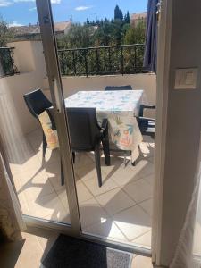 Balkón nebo terasa v ubytování Comfortable Gite (3) in attractive Languedoc village