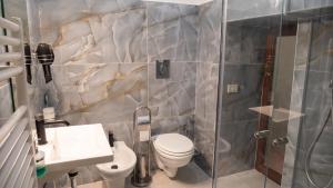 A bathroom at Casa Latilla