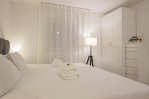 Ένα ή περισσότερα κρεβάτια σε δωμάτιο στο Goldberg Apartments Osijek