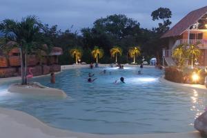 Fotografie z fotogalerie ubytování COVEÑITAS Cabaña SOL amplia con Piscina tipo PLAYA, Máximo 34 Personas v destinaci Melgar