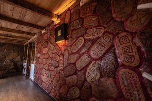 a room with a wall covered in cookies on the wall at Hotel Xaluca Dades in Boumalne