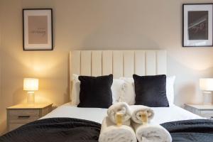 a bedroom with two swans on a bed with towels at Grove House in North Queensferry