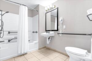 a bathroom with a shower toilet and a sink at Condo Close to Universal Studios - Pool Hot Tub in Orlando