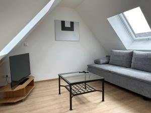 a living room with a couch and a tv at Ferienwohnung Ulrich Gebauer in Bad Staffelstein