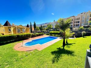 a large yard with a swimming pool in front of a building at Trinimat Ferienwohnung Teneriffa Nord 2 in Santa Úrsula