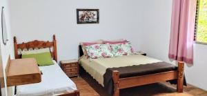 Giường trong phòng chung tại Sua casa na Serra da Mantiqueira. 1h de SP