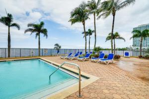 Swimmingpoolen hos eller tæt på Riverfront Fort Myers Condo with Community Amenities