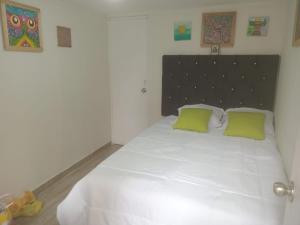 Postel nebo postele na pokoji v ubytování Colores Hospedaje Miraflores