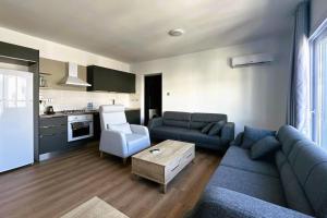 Ett kök eller pentry på MckenzieGold 59, Luxury 2-Bedroom Apartment by MyGuest Cyprus